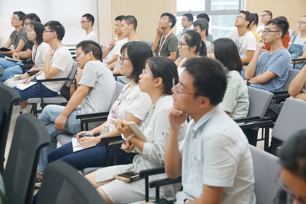 invitedlecture12东华大学刘庚鑫博士来院分享巨型分子