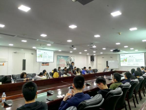 同学们与公司对应部门高管进行深入交流.jpg