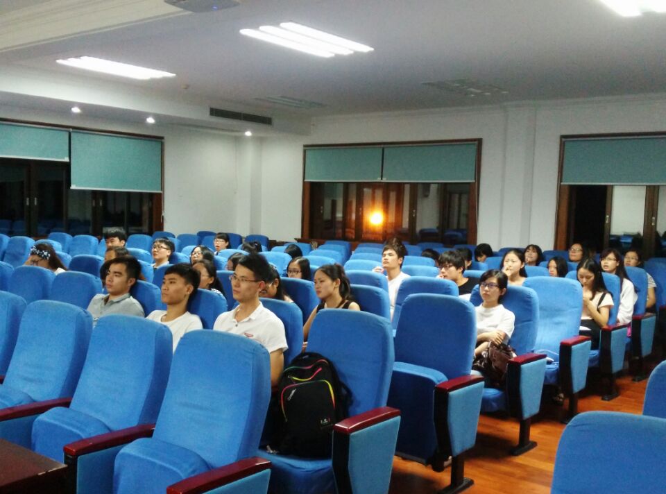 2015级新生参加教育安全会