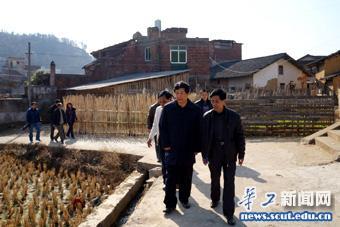 杜小明书记查看水利修复工程
