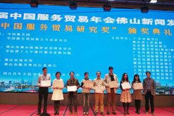 ZUO Wenming giving a keynote speech