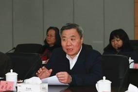 黄龙云主席主持会议