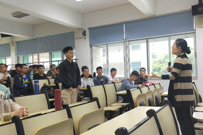 学生提问