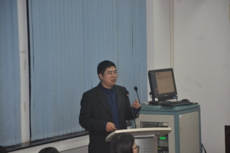 Dr. HUANG giving a lecture