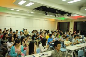 报告会现场