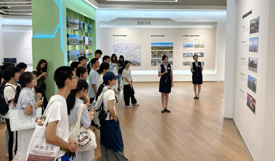 贯彻落实中央城市工作会议精神 建筑学院城乡规划师生党支部开展 “城市设计的发现之旅” 党建共建主题党日活动