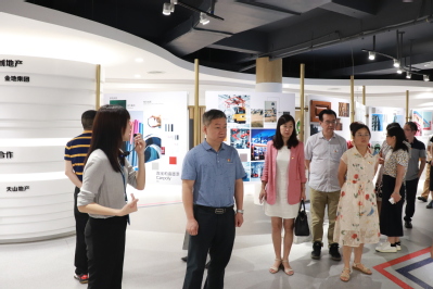 参观嘉宝莉企业文化展厅
