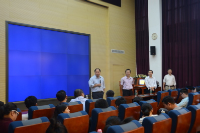 实验室邀请香港城市大学王钧教授、澳门大学C. L. Philip Chen教授和美国罗德岛大学何海波教授举办学术讲座