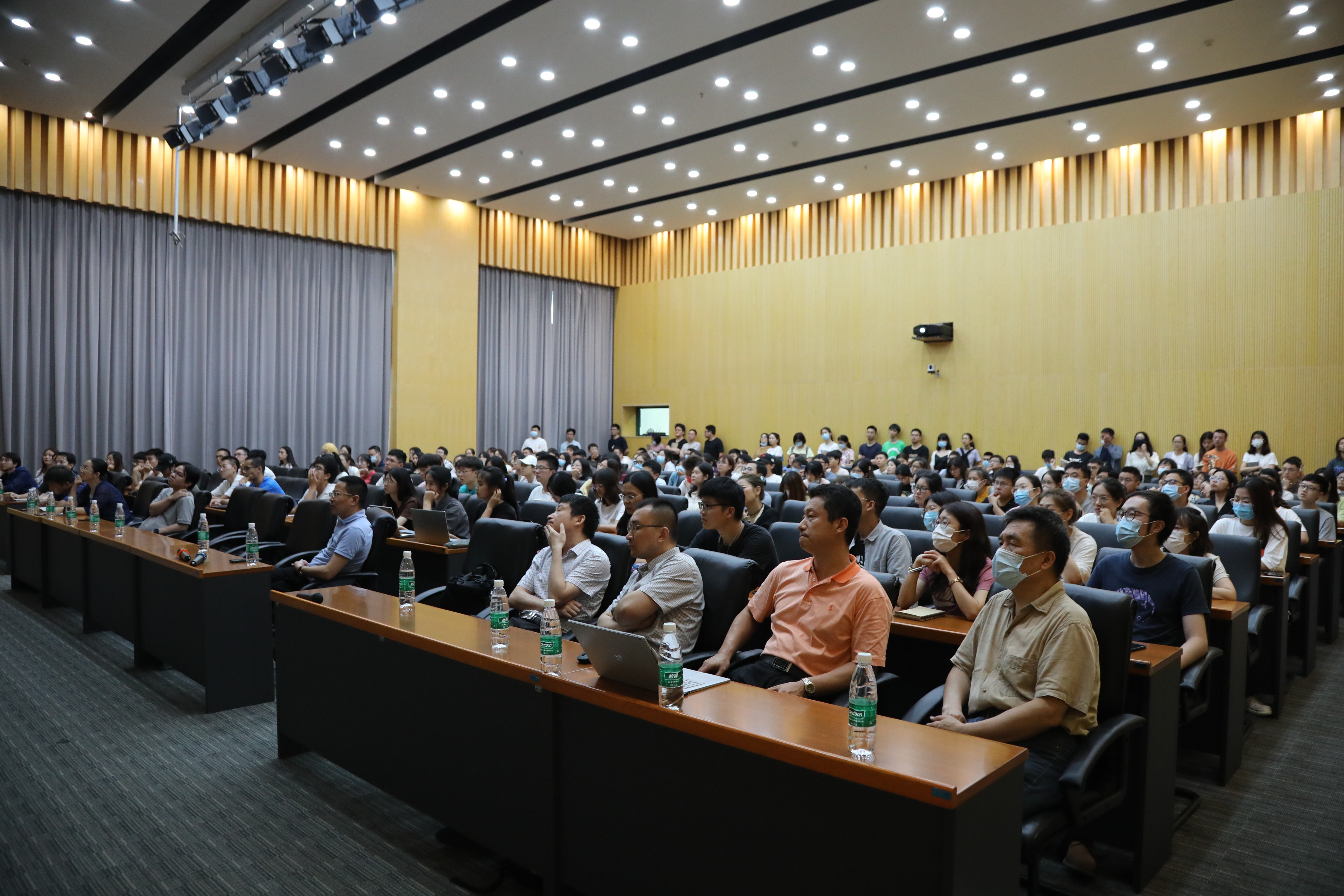 清华大学俞立教授做客医学院介绍细胞“迁移体”