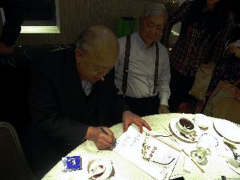 香港校友会伦会长题词 香港校友会伦会长题词