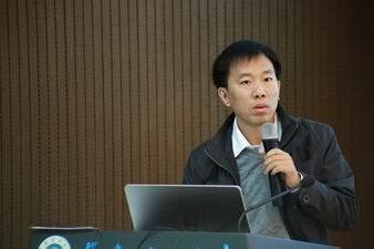 Teacher WANG Shuo making a speech Teacher WANG Shuo making a speech