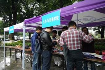 中山像校友接待处 中山像校友接待处