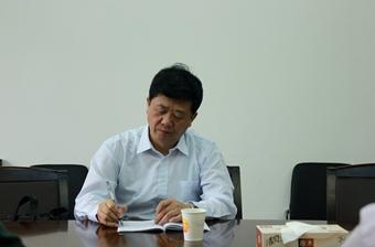 杜小明书记认真记录