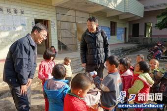 询问学生的学习情况