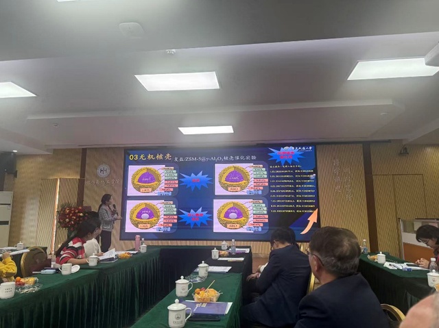 徐文媛校友作报告 徐文媛校友作报告