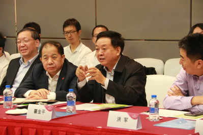 瞿金平院士主持会议