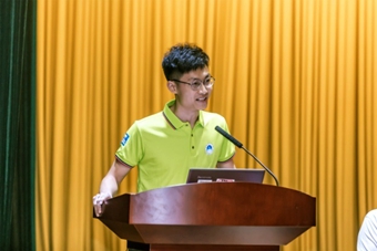 研究生新生代表莫泳晖同学发言