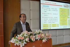 陈维平副院长做研究生教学工作报告