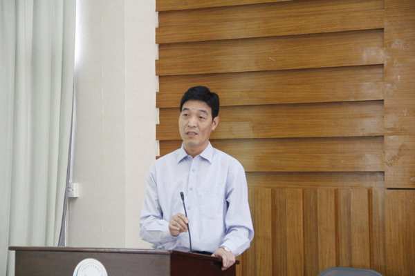 学院书记张建功做工作汇报