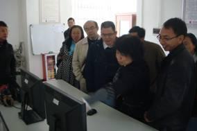 参观污水处理监控室