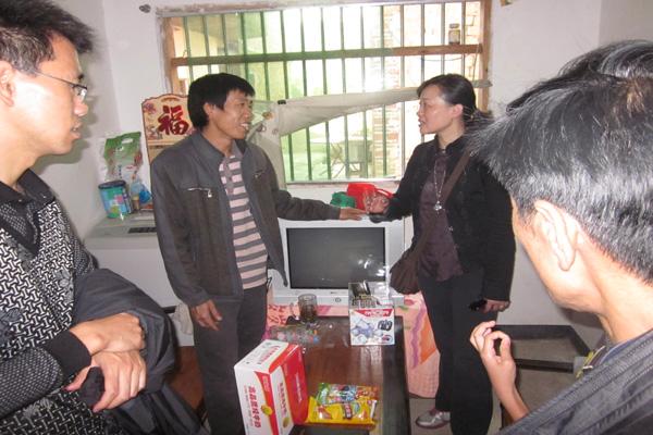 慰问对口帮扶困难户