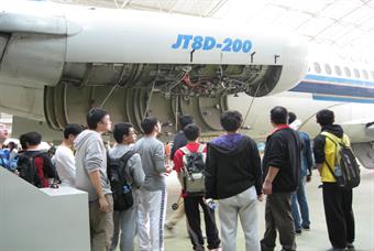 13级同学关注飞机的心脏—发动机 13级同学关注飞机的心脏—发动机