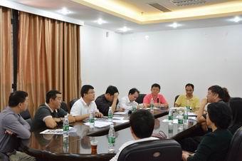 调研人员召开座谈会