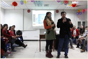 钟明龙和师兄和即将新婚的妻子带来即兴表演