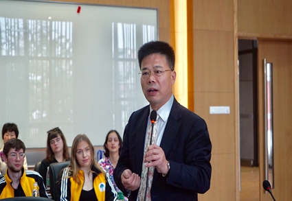 我院王庆年院长发言