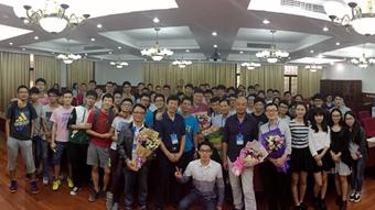 澳门杰出校友与土木工程全英班学生合影