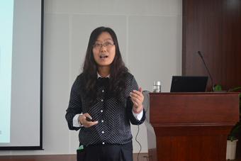 培训主讲人陈昕老师进行培训