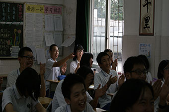 附中普法活动现场气氛热烈