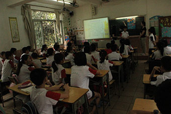 法学院志愿者向附小学生讲解环境保护相关法律知识