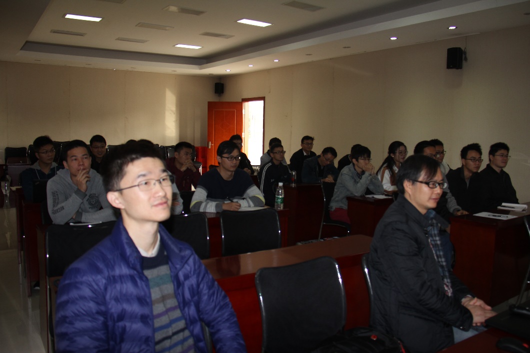 3.观众听讲.jpg
