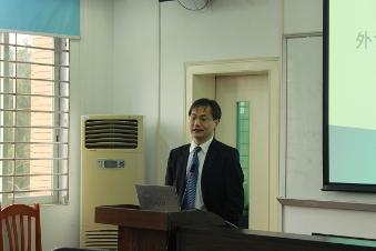 束定芳会长带头发言