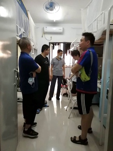 学院领导走访学生宿舍