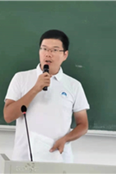 2019级新生代表李志生发言