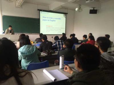 刘仲武老师在交流会上做报告