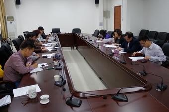 与会人员讨论和交流