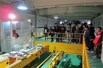 参观船模拖曳试验水池