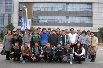 实习基地师生合影 实习基地师生合影