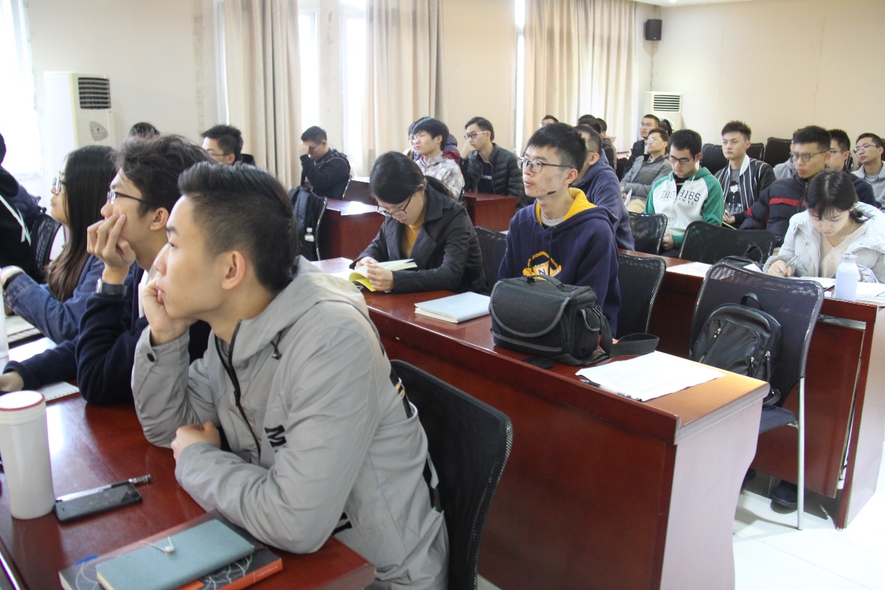 3.观众听讲.jpg