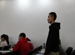 学生现场提问