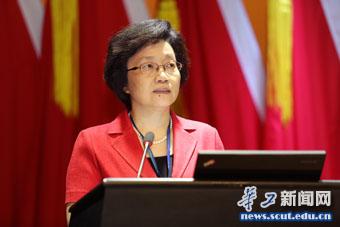 王迎军校长作报告