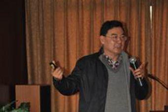 徐建闽教授发表演讲