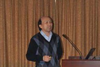 靳文舟教授发表演讲