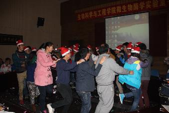 老师同学一同狂欢