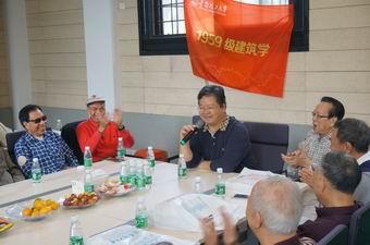 司聚民书记介绍学院情况