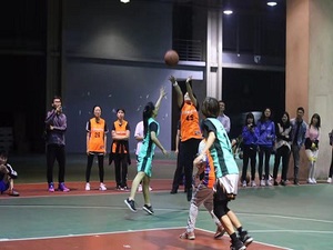 何叶师姐的一记三分点燃全场 何叶师姐的一记三分点燃全场