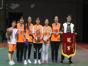 女篮和她们的教练